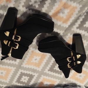 Black velvet Zip up close toe heels